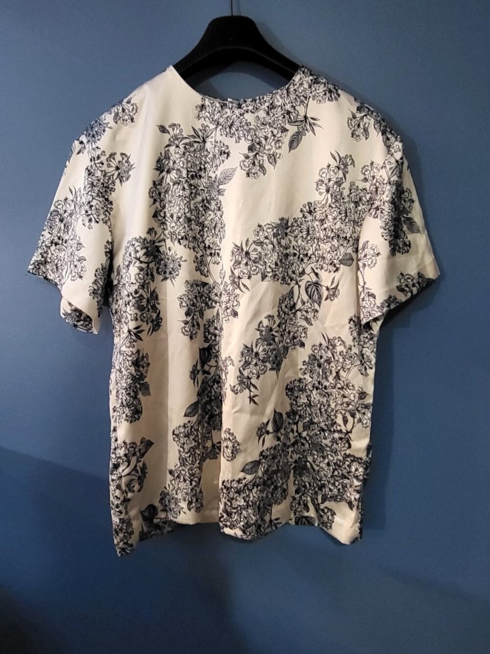 H&M Shirt Women's Floral Short Sleeve Round Neck size Medium